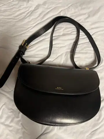 A.P.C. 블랙 숄더백