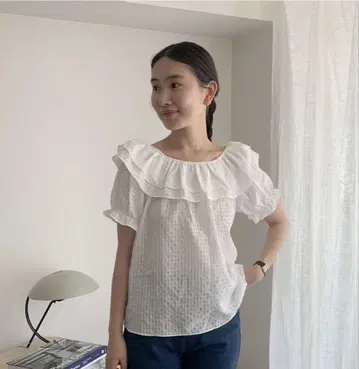 nugu plain 엠보싱 텍스처 프릴 블라우스
