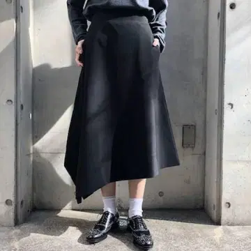 HYKE 하이크 비대칭 롱 스커트