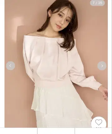 SNIDEL 스나이델 오프숄더 턱 맨투맨