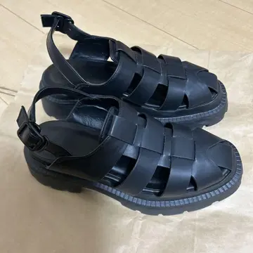 JEANASIS 블랙 스트랩 샌들
