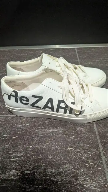 [가격 협상 환영!] ReZARD 빅 로고 가죽 스니커즈 (화이트)