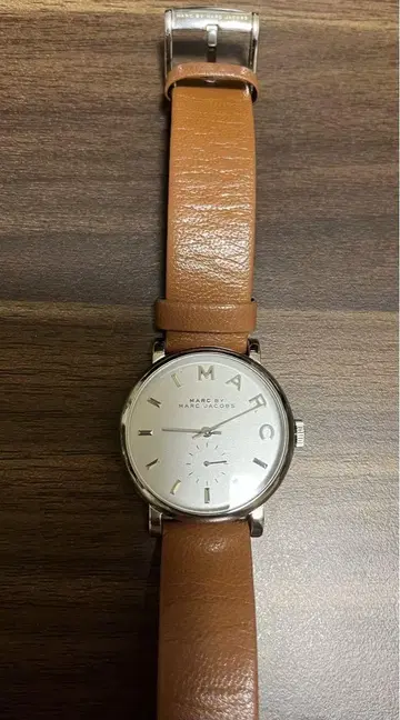 MARC BY MARC JACOBS 수동 와인딩 시계