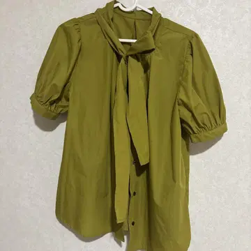 내추럴 뷰티 베이직 그린 리본 반팔 셔츠