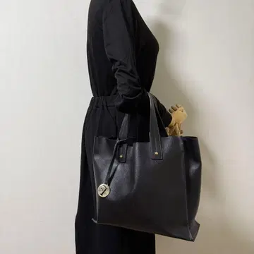 FURLA 블랙 토트백 수납 가방, 리본 키링 포함