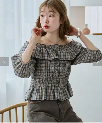 kastane 셔링 오프숄 블라우스