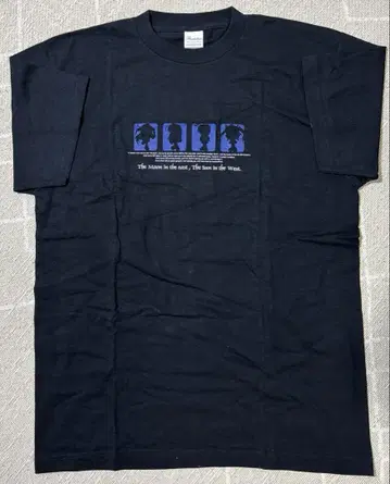 달은 동쪽에 서쪽에는 T셔츠 애니메이션 T셔츠 블랙