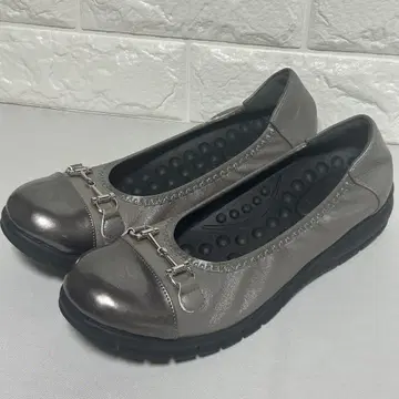 브랑코와르 초경량 비트 악센트 양가죽 펌프스 일본제