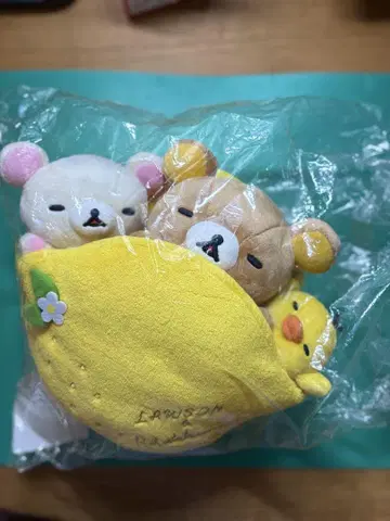 리락쿠마 로손 한정판 레몬으로 낮잠