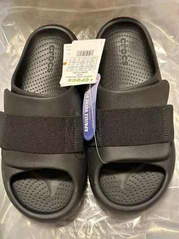 Crocs 블랙 컴포트 샌들