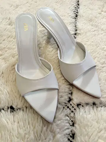 ZARA 화이트 스틸레토 샌들