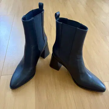 새상품급 ZARA 사이드 고어 부츠 블랙 스틸레토 24.5cm