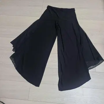 댄스 의상, 블랙 프릴 팬츠