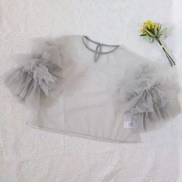 새상품급!! KBF 볼륨 슬리브 튤 풀오버 그레이