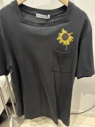 소시오츠키 스퀘어 네크 히마와리 컷 시우