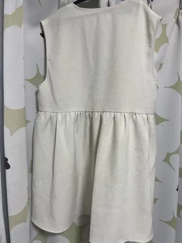 아이보리 민소매 로리즈팜