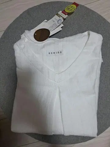 UCHINO 화이트 V넥 룸웨어 택 포함 미사용 새상품 L 사이즈