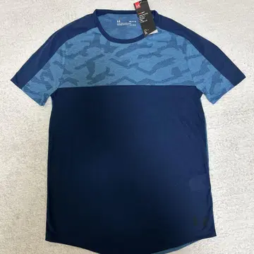 언더아머 FITTED 남성용 T셔츠 M
