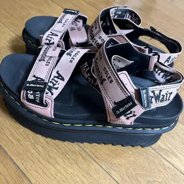 Dr. Martens 핑크 스포츠 샌들