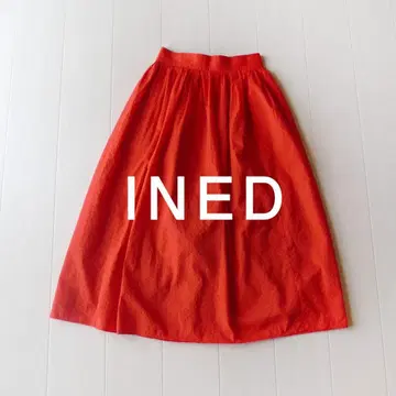 새상품급 INED 2,2만 레드 플레어 스커트 맥시 스커트 이네드 543