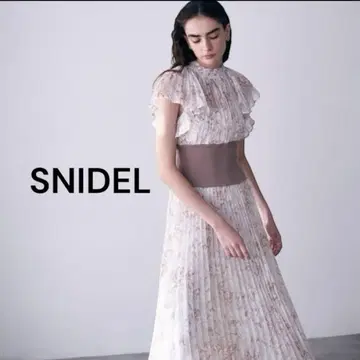 SNIDEL 스나이델 웨스트 리브 프린트 원피스