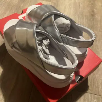 오봉 연휴 세일 CONVERSE CHEWY PC 샌들 실버