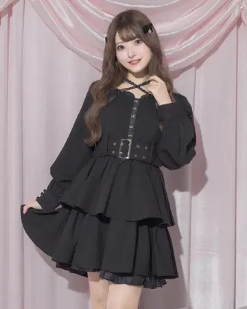 pium 프론트 후크 티어드 미니 원피스
