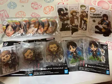 진격의 거인 캔뱃지 제일복권 아크릴 스탠드 산리오 콜라보 카드