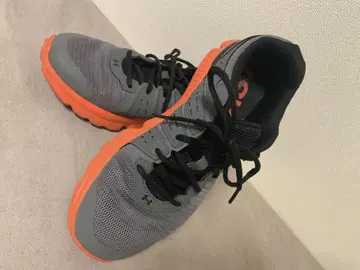 Under Armour 러닝화 그레이/오렌지