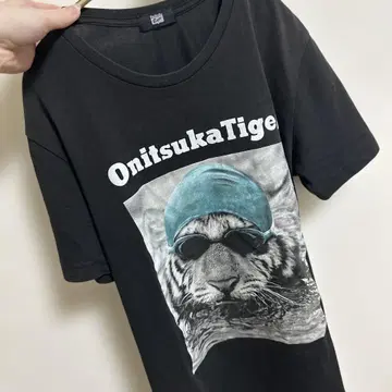 오니츠카타이거 T셔츠