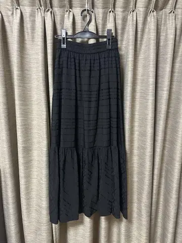 택 포함 새상품 ADORE 어도어 블랙 롱 스커트