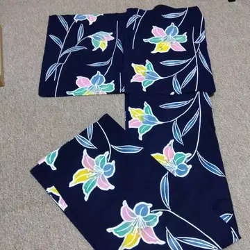 완제품 유카타 다크 네이비 백합 패턴