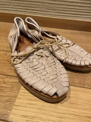우븐 WOVEN 샌들 사이즈 5