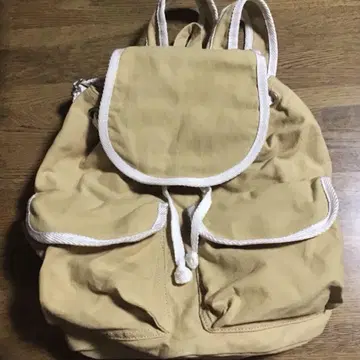 베이지 플랩 백팩