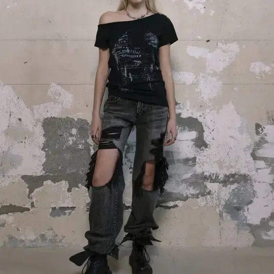 【BOHEMIAN SEOUL】FUNKY SCOOP NECK TEE SCRIBBLE BOHEMIAN SEOUL】BOHEMSEO FUNKY SCOOP NECK TEE SCRIBBLE