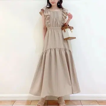 Lily Brown 스퀘어 넥 프렌치 슬리브 원피스