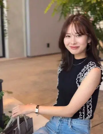 Aimeine 에메인* 백 오픈 사이드 프릴 니트