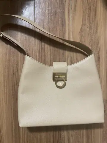 페라가모 간치니 숄더백