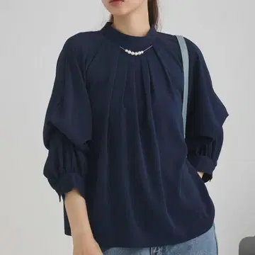 미사용 새상품 2way 슬리브 펄 블라우스 네이비