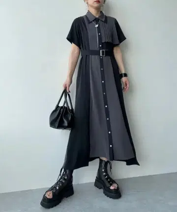 HARE 플라시 플리츠 절개 원피스 바이컬러 블랙