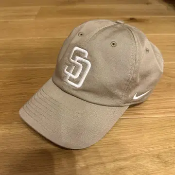 새상품급 나이키 Nike SD 로고 베이지 캡 패드