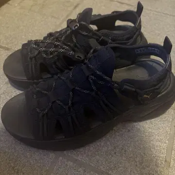PUMA 시리아 웨지 샌들 블랙 24cm