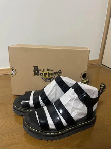 Dr.Martens 닥터마틴 블레어 에나멜 샌들