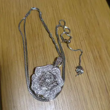 실버 꽃 모티브 목걸이