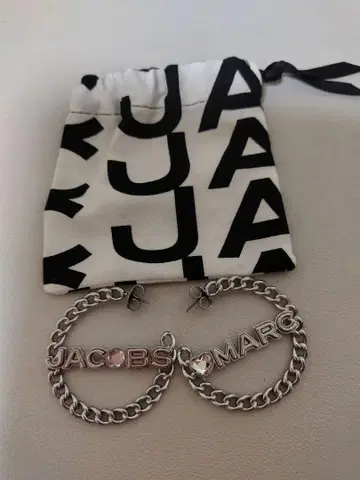 Marc Jacobs 로고 귀걸이 실버