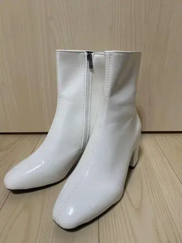가죽 숏부츠 화이트