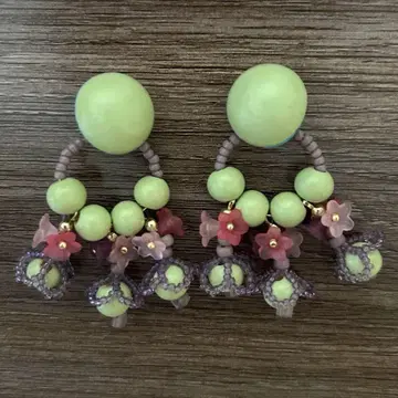lili by seri wood flower mini hoop 귀걸이