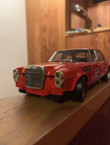 MERCEDES-BENZ 300 SEL 6.8