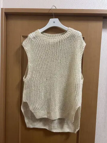 unfil 슬리브리스 니트 아이보리