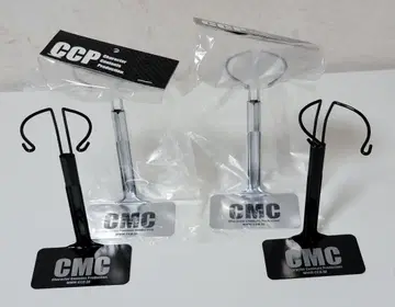 CCP CMC 로고가 들어간 인형 스탠드 (실버, 블랙)